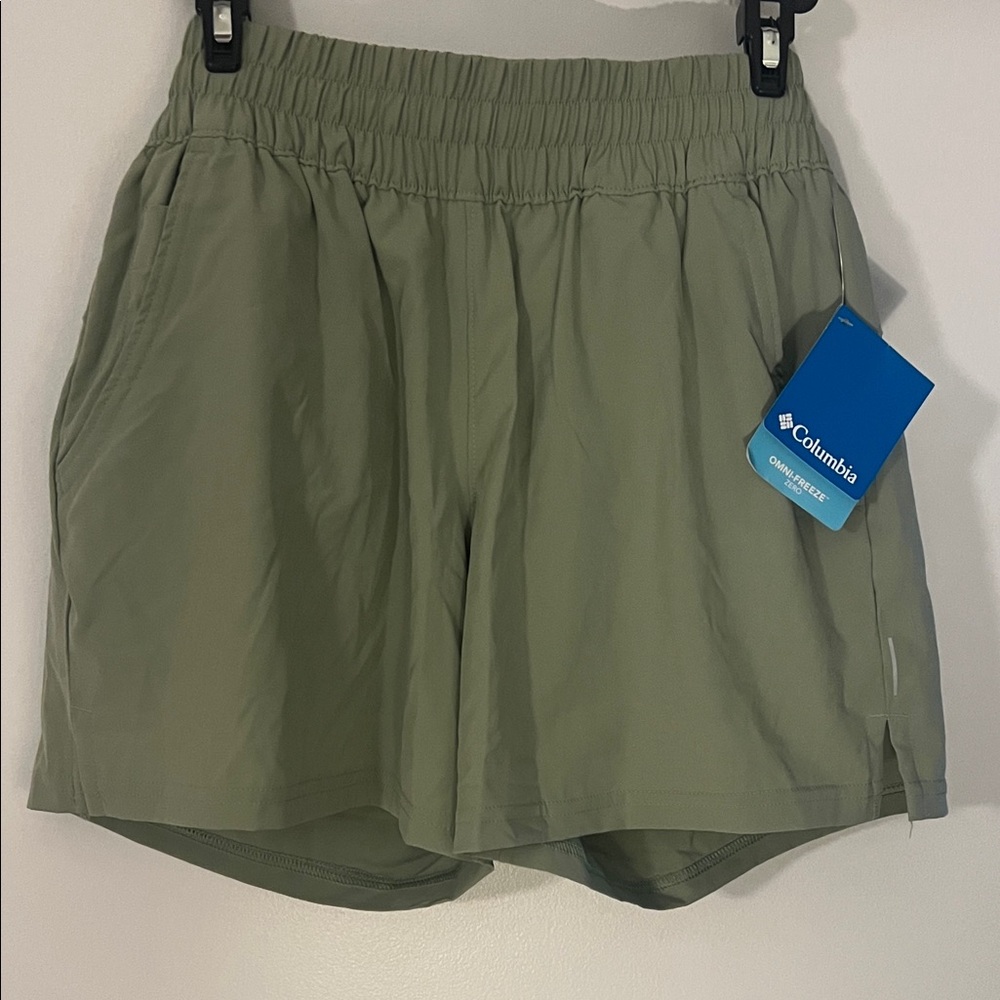 Columbia Women's Medium Sage Green Athletic Shorts with liner NWT